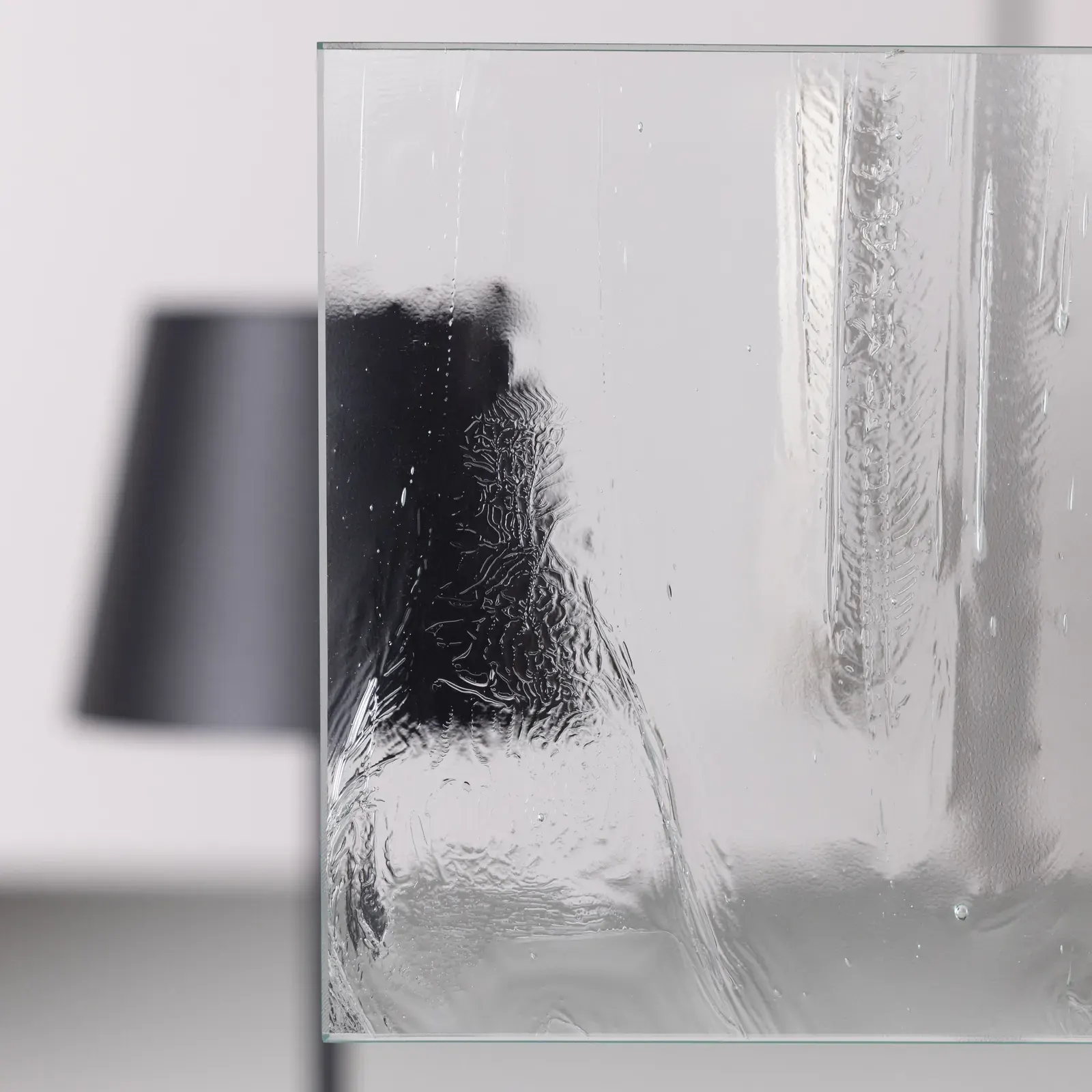 Altdeutsch K: Wellig und leicht unregelmäßig, wie alte Fensterscheiben. (Foto: Frerichs Glas)