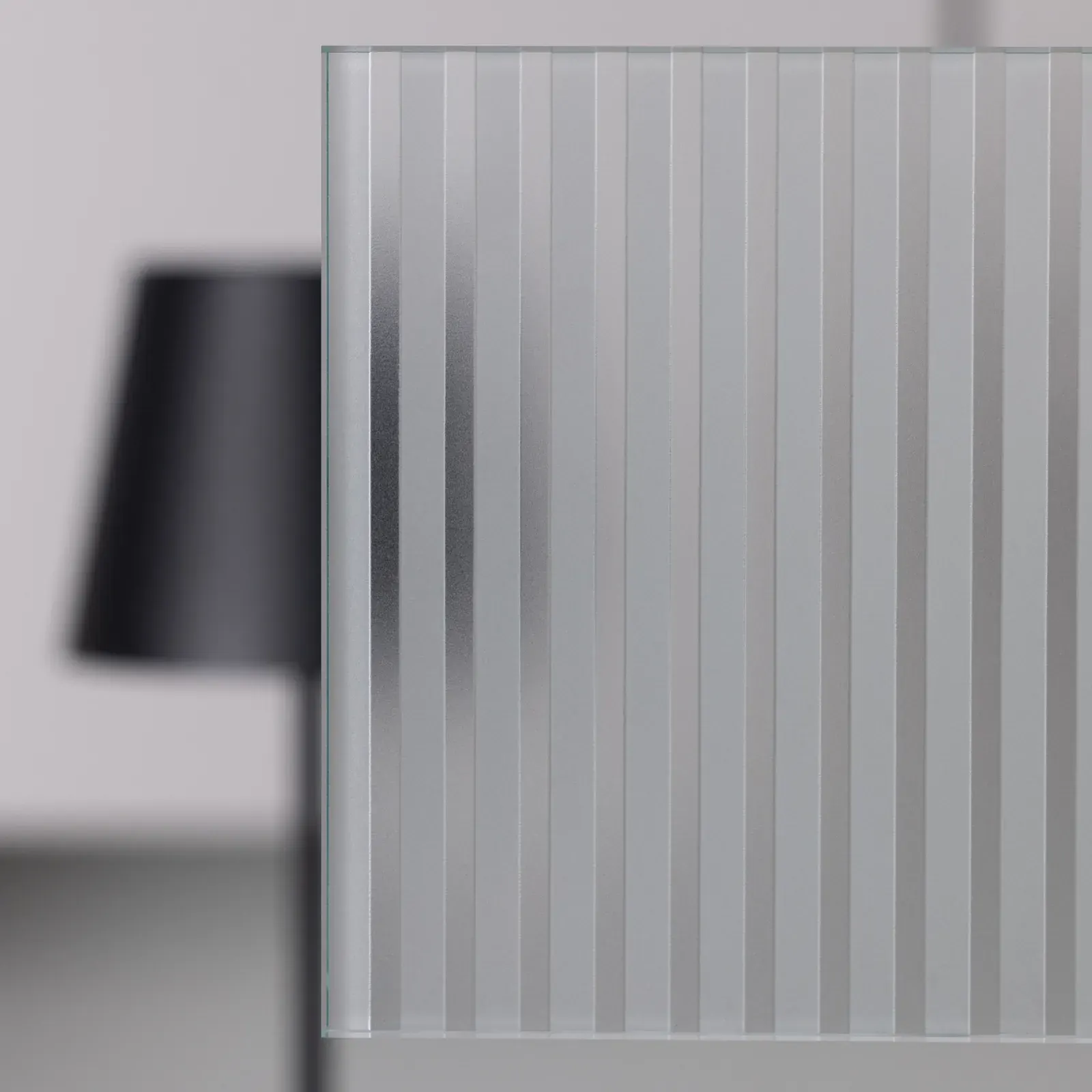 Classic: Breite senkrechte Streifen, abwechselnd klar und satiniert. (Foto: Frerichs Glas)
