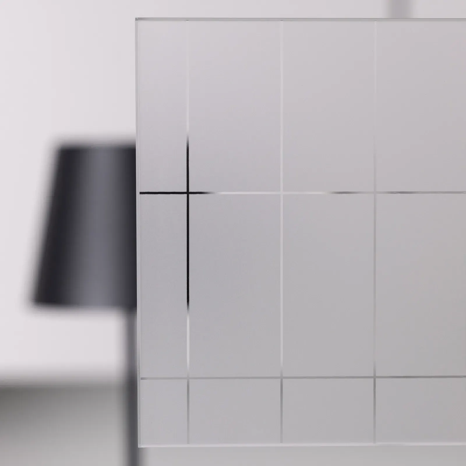 Recto Float: Satiniert, mit klaren Linien als großes Raster. (Foto: Frerichs Glas)